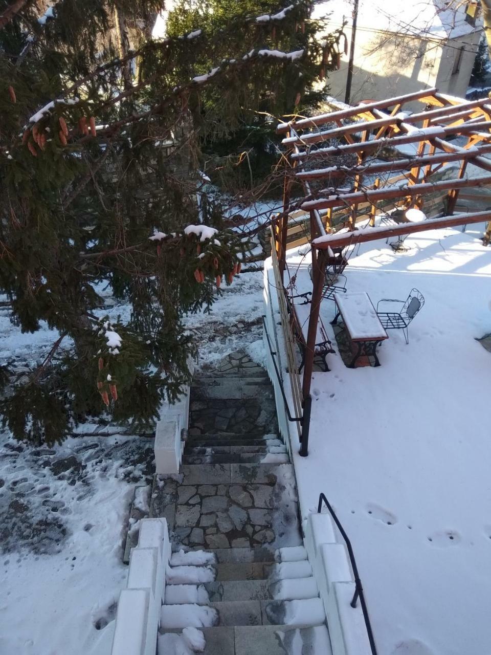 Karavos Hotel Портариа Екстериор снимка