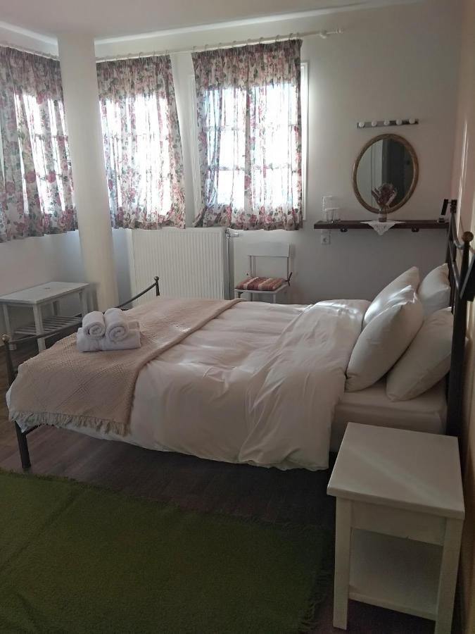 Karavos Hotel Портариа Екстериор снимка