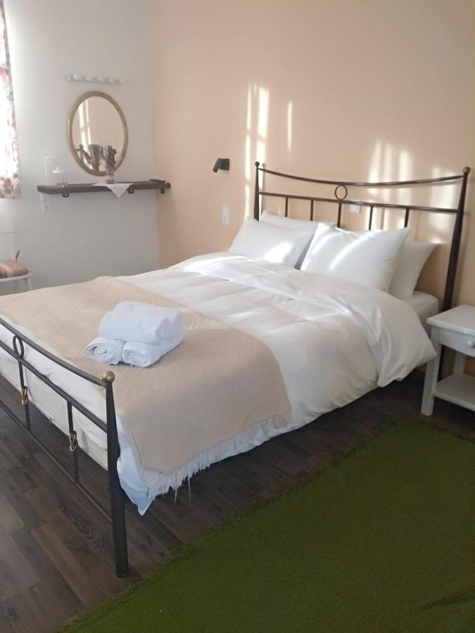 Karavos Hotel Портариа Екстериор снимка